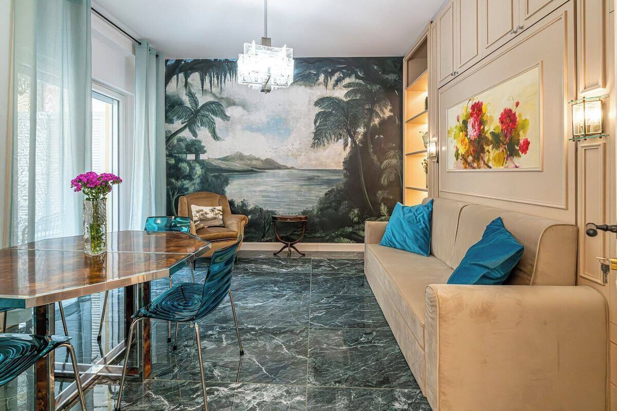 Il salone verso il balcone